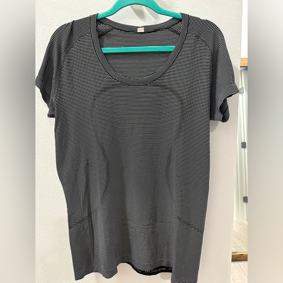 Lululemon 3 shirt bundle - size 10/12  simply tech - Picture 2 of 11